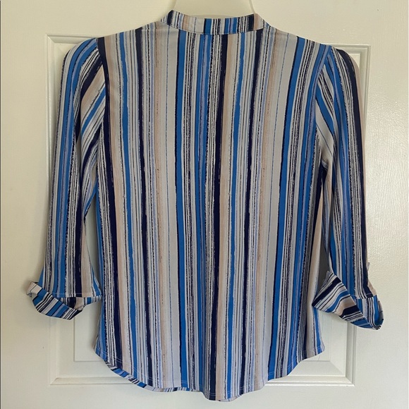 Ava and Grace: Silky Feel Multicolored Coastal Blouse. Button down, FrontPockets - Picture 3 of 3